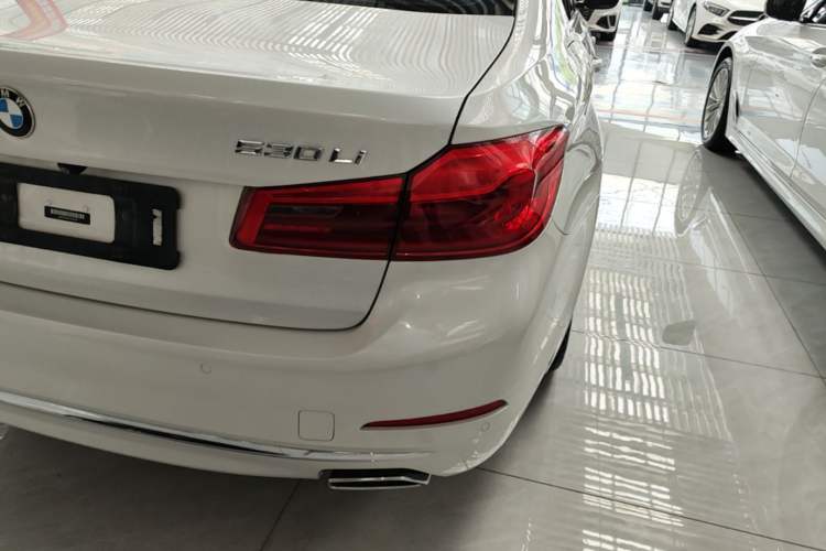 Used BMW 5 Series 2019 Facelifted 530Li Leading Edition Luxury Package Right Rear Taillight