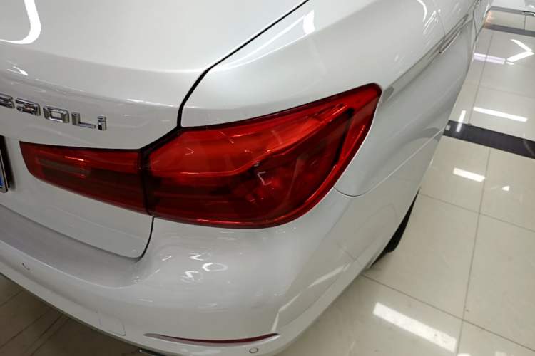 Used BMW 5 Series 2019 530Li Leading Model Luxury Package Right Rear Taillight
