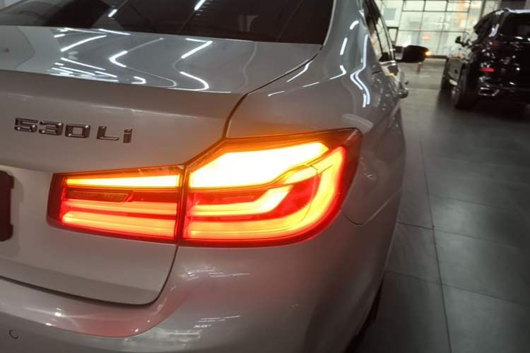 Used BMW 5 Series 2019 Updated 530Li xDrive Luxury Package Right Rear Taillight