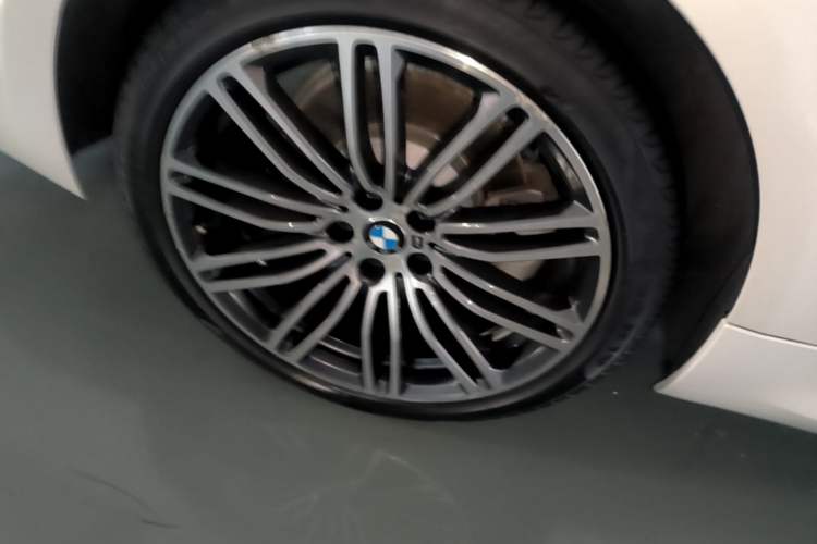 Used BMW 5 Series 2019 530Li Leading Model M Sport Package Right Rear Wheel Hub