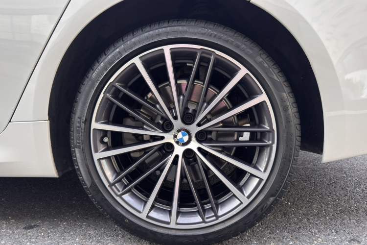 Used BMW 5 Series 2019 Facelifted 530Li Leading Edition M Sport Package Right Rear Wheel Hub