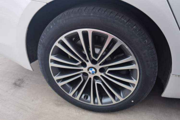 Used BMW 5 Series 2019 530Li Luxury Edition Premium Package Right Rear Wheel Hub