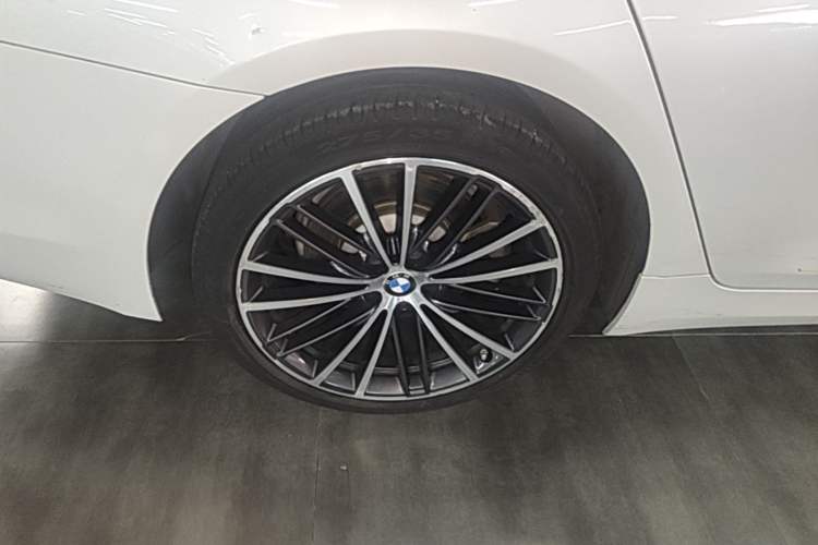 Used BMW 5 Series 2019 Facelifted 530Li Leading Edition Luxury Package Right Rear Wheel Hub
