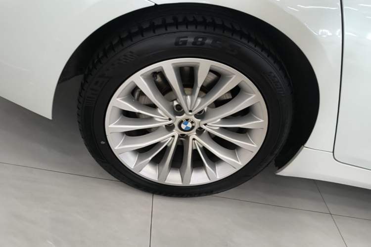 Used BMW 5 Series 2019 525Li Luxury Package Right Rear Wheel Hub