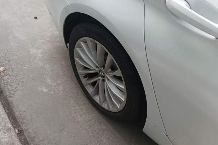 Used BMW 5 Series 2019 Facelifted 530Li Luxury Edition Premium Package Right Rear Wheel Hub
