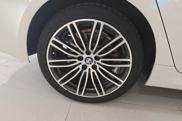 Used BMW 5 Series 2019 530Li Leading Model M Sport Package Right Rear Wheel Hub