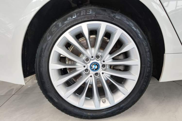 Used BMW 5 Series 2019 Facelifted 530Li Leading Edition Luxury Package Right Rear Wheel Hub