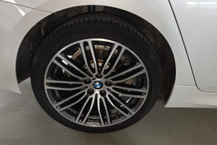 Used BMW 5 Series 2019 530Li Luxury Edition M Sport Package Right Rear Wheel Hub