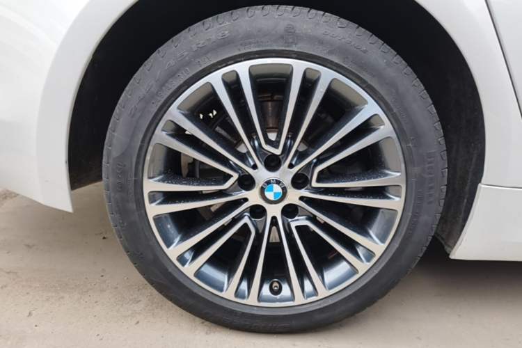Used BMW 5 Series 2019 530Li Luxury Edition Premium Package Right Rear Wheel Hub