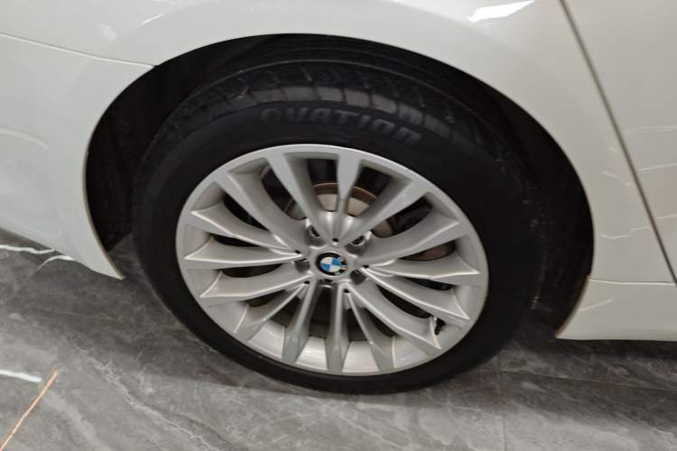 Used BMW 5 Series 2019 530Li xDrive Luxury Package Right Rear Wheel Hub