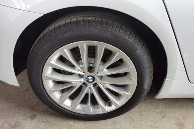 Used BMW 5 Series 2019 Facelifted 530Li Leading Edition Luxury Package Right Rear Wheel Hub