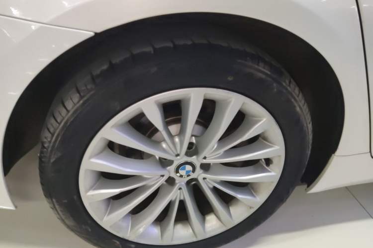 Used BMW 5 Series 2019 530Li Leading Model Luxury Package Right Rear Wheel Hub