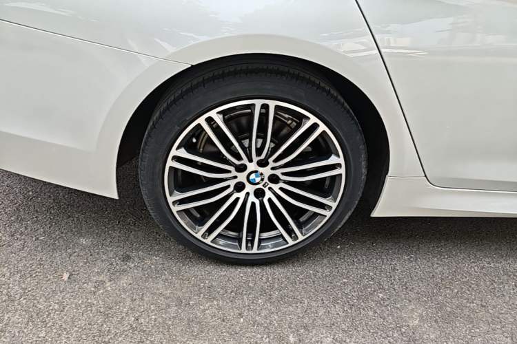 Used BMW 5 Series 2019 530Li Leading Model M Sport Package Right Rear Wheel Hub