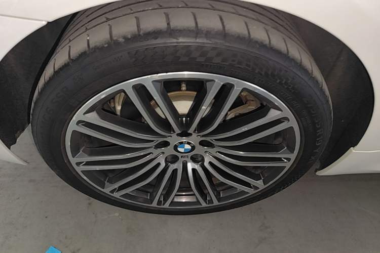 Used BMW 5 Series 2019 530Li xDrive M Sport Package Right Rear Wheel Hub