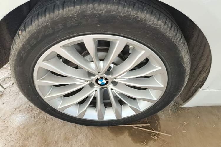 Used BMW 5 Series 2019 Facelifted 530Li Luxury Edition Premium Package Right Rear Wheel Hub