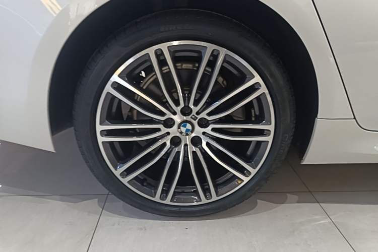 Used BMW 5 Series 2019 530Li Leading Model M Sport Package Right Rear Wheel Hub
