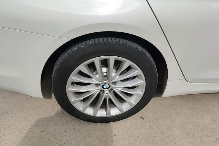 Used BMW 5 Series 2019 525Li Luxury Package Right Rear Wheel Hub