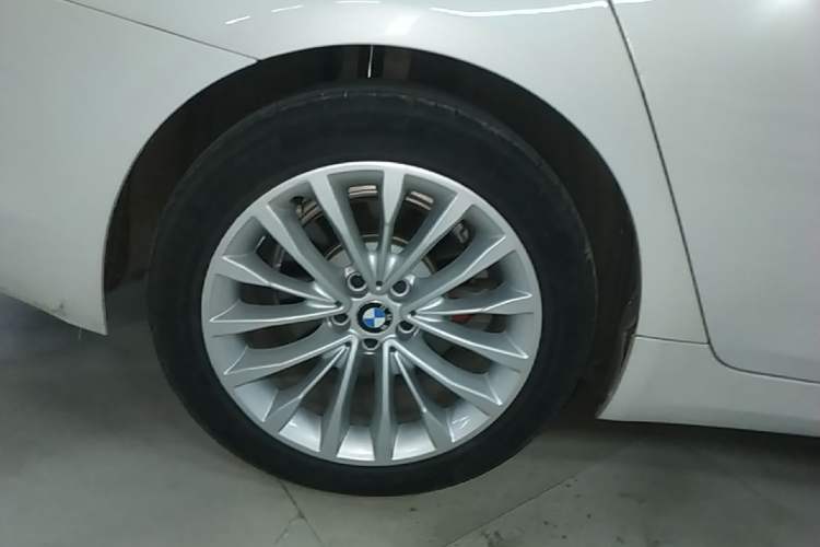 Used BMW 5 Series 2019 525Li Luxury Package Right Rear Wheel Hub