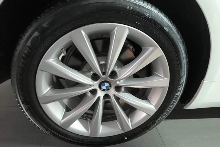 Used BMW 5 Series 2019 Updated 530Li xDrive Luxury Package Right Rear Wheel Hub