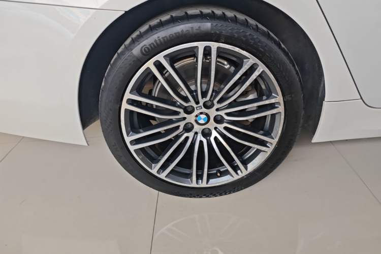 Used BMW 5 Series 2019 530Li Leading Model M Sport Package Right Rear Wheel Hub