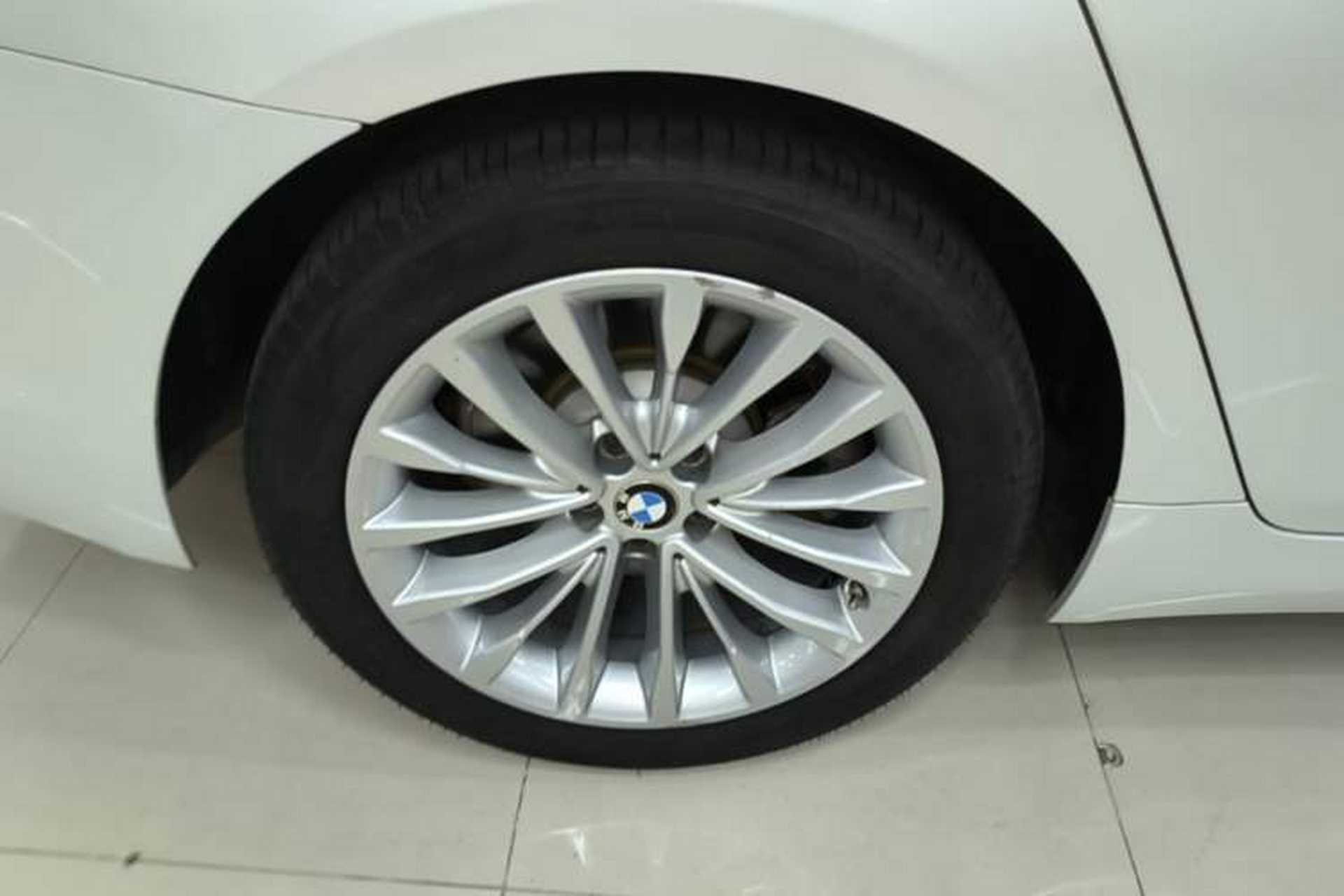 Used BMW 5 Series 2019 530Li Leading Model Luxury Package Right Rear Wheel Hub