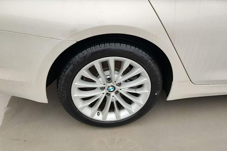 Used BMW 5 Series 2019 Facelifted 525Li Luxury Package Right Rear Wheel Hub