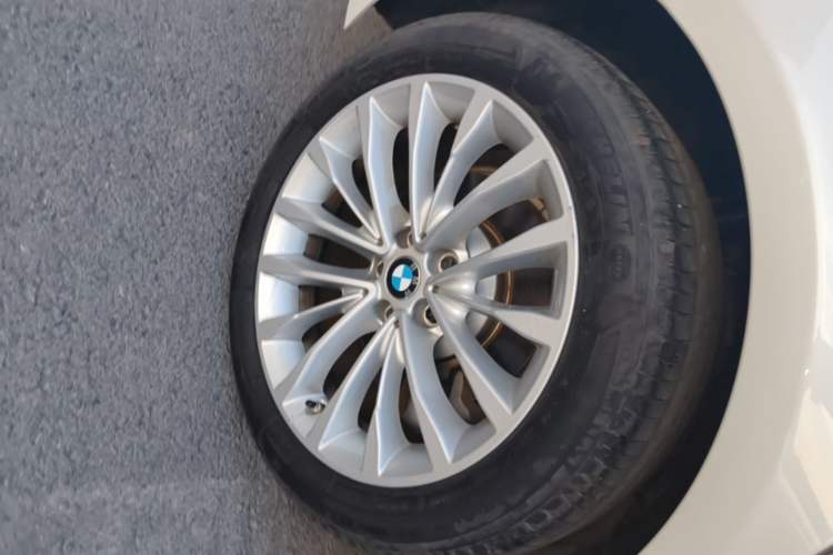 Used BMW 5 Series 2019 Facelifted 530Li Leading Edition Luxury Package Right Rear Wheel Hub