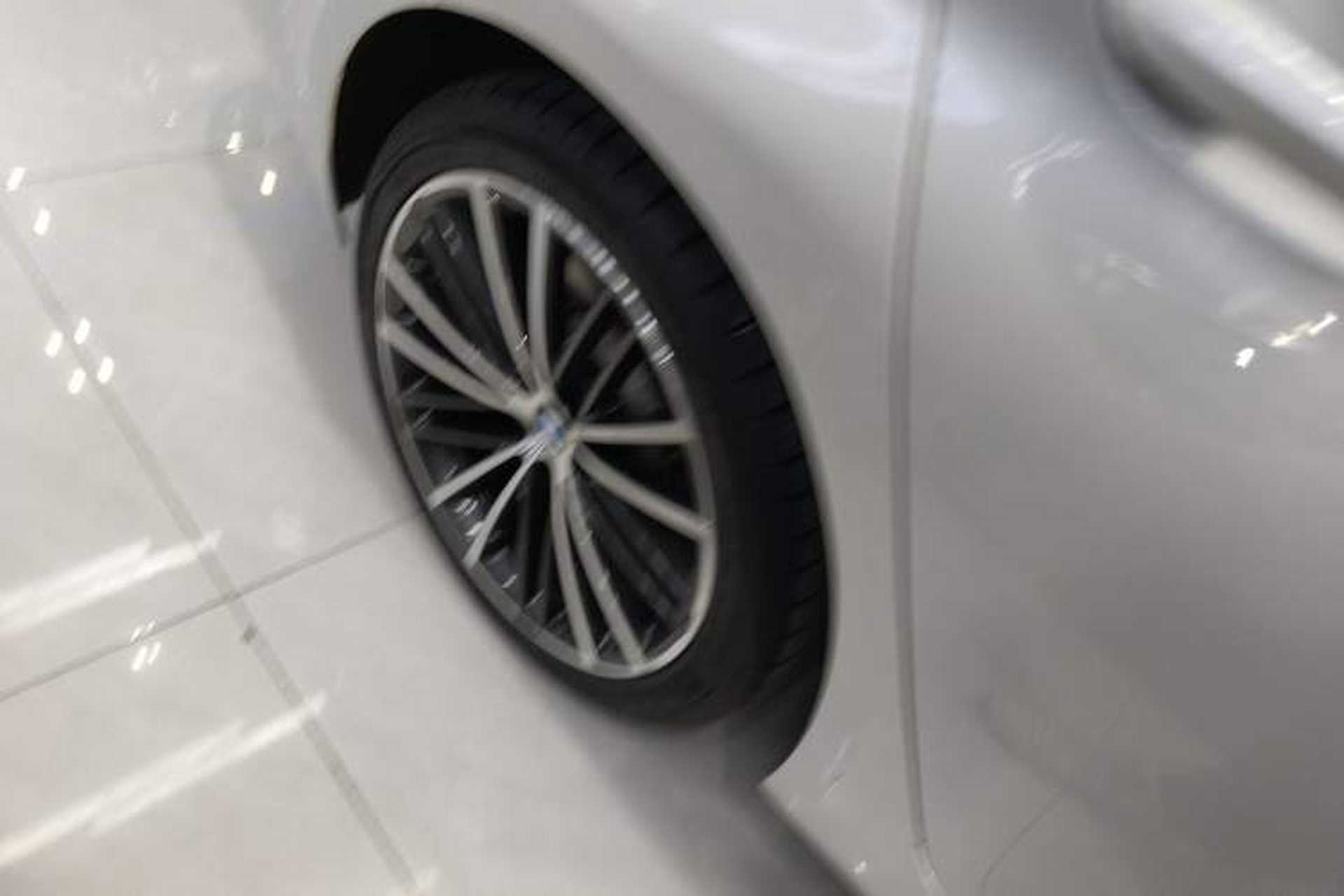 Used BMW 5 Series 2019 Facelifted 530Li Leading Edition M Sport Package Right Rear Wheel Hub