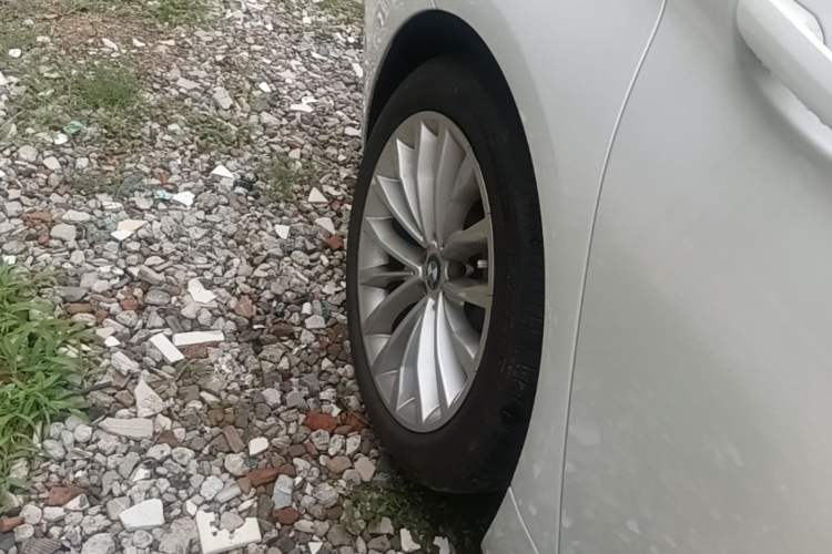 Used BMW 5 Series 2019 Facelifted 530Li Luxury Edition Premium Package Right Rear Wheel Hub