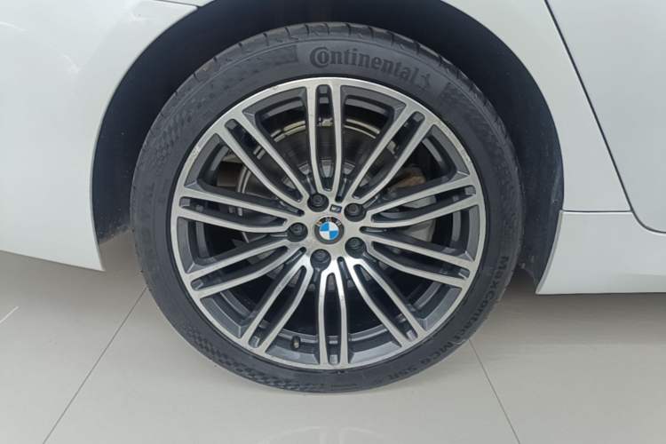 Used BMW 5 Series 2019 530Li Leading Model M Sport Package Right Rear Wheel Hub