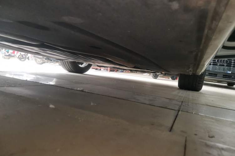 Used BMW 5 Series 2019 530Li Leading Model Luxury Package Right Side Sill