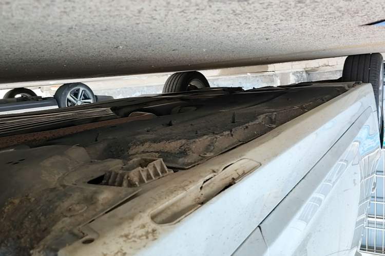Used BMW 5 Series 2019 Facelifted 525Li Luxury Package Right Side Sill