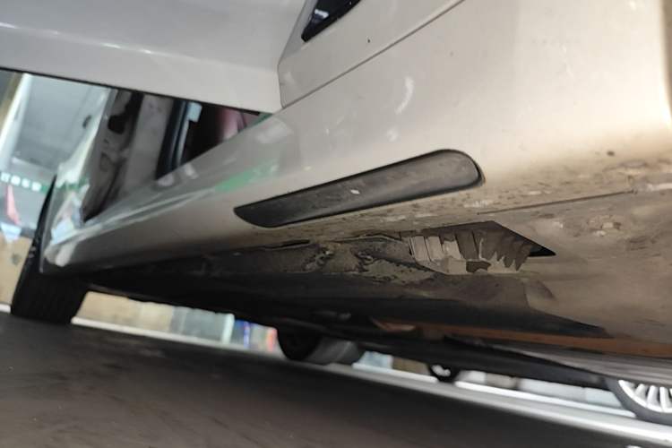 Used BMW 5 Series 2019 530Li xDrive M Sport Package Right Side Sill