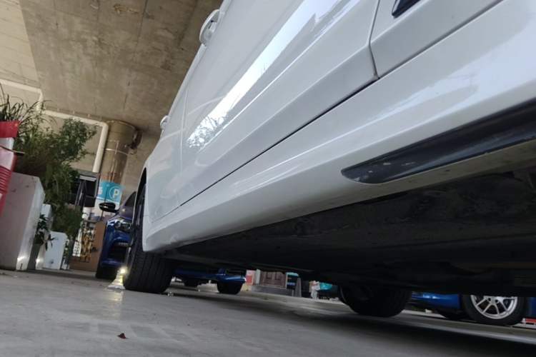 Used BMW 5 Series 2019 525Li M Sport Package Right Side Sill