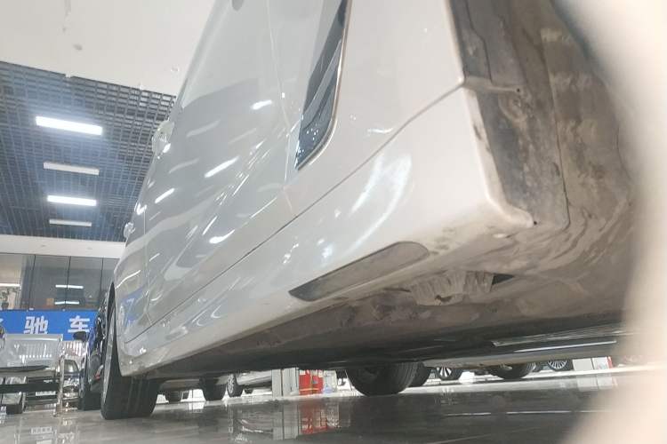 Used BMW 5 Series 2019 525Li Luxury Package Right Side Sill