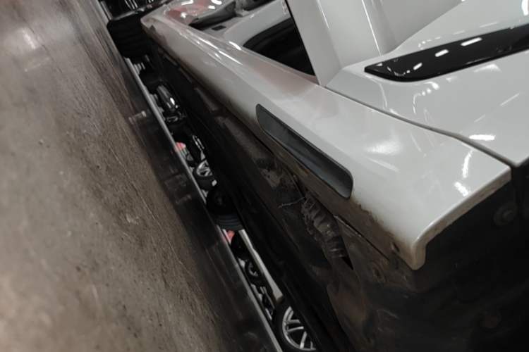 Used BMW 5 Series 2019 525Li M Sport Package Right Side Sill