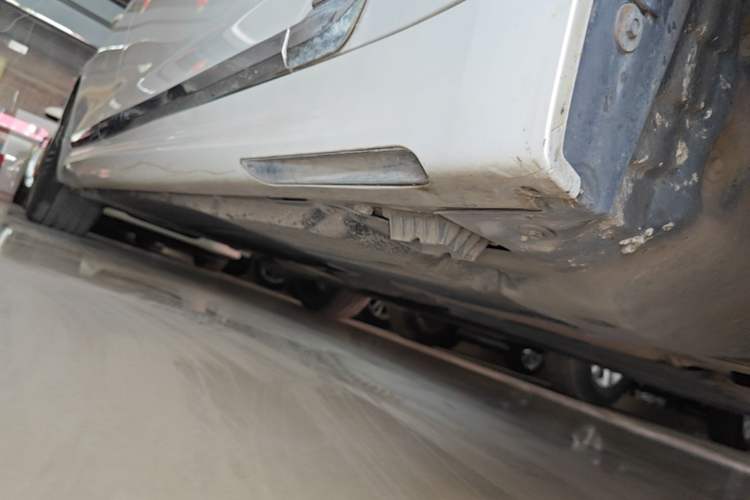 Used BMW 5 Series 2019 530Li Leading Model M Sport Package Right Side Sill