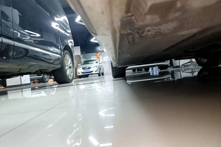 Used BMW 5 Series 2019 530Li Leading Model Luxury Package Right Side Sill