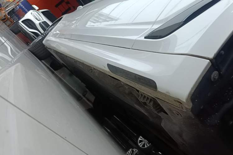 Used BMW 5 Series 2019 530Li Leading Model M Sport Package Right Side Sill