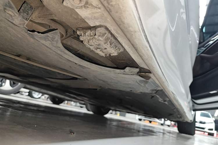 Used BMW 5 Series 2019 525Li Luxury Package Right Side Sill