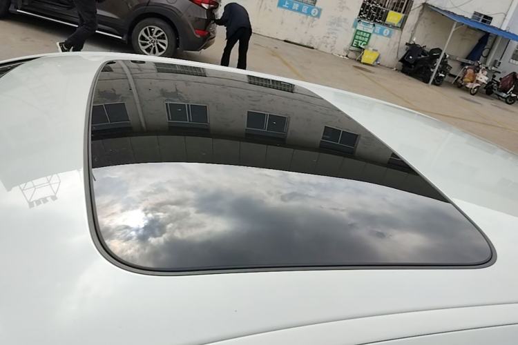 Used BMW 5 Series 2019 525Li Luxury Package Roof