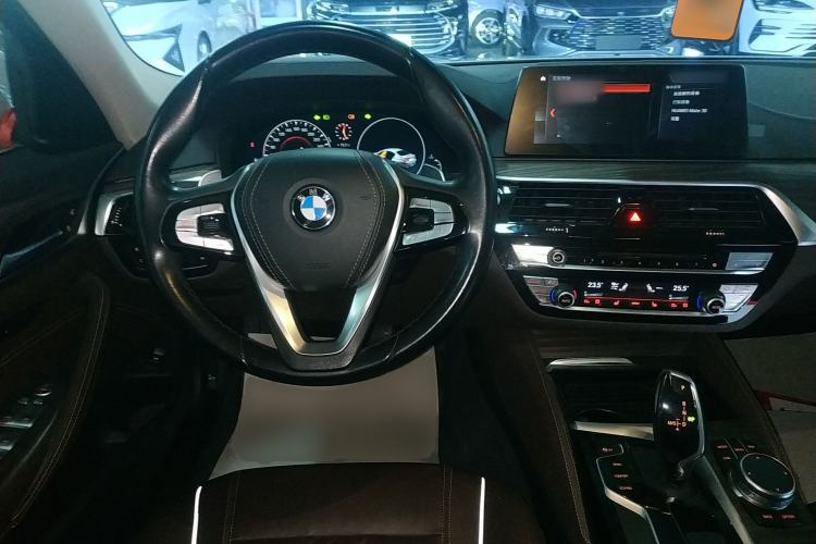 Used BMW 5 Series 2019 530Li xDrive Luxury Package Steering Wheel