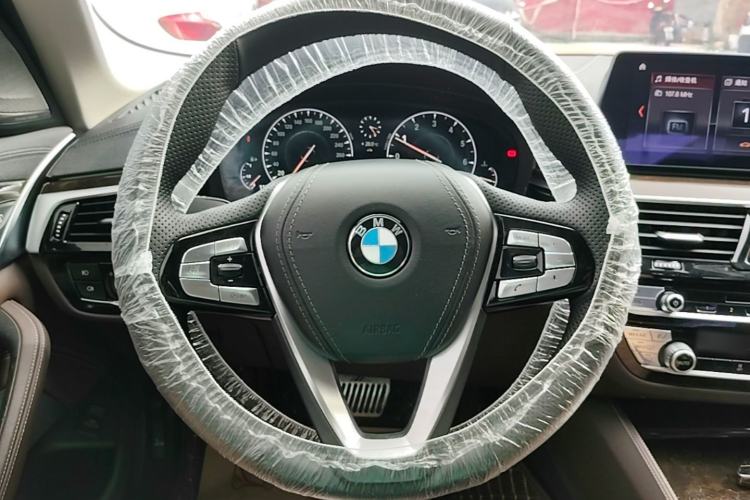 Used BMW 5 Series 2019 525Li Luxury Package Steering Wheel