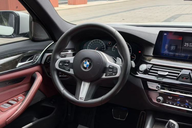 Used BMW 5 Series 2019 530Li Luxury Edition M Sport Package Steering Wheel