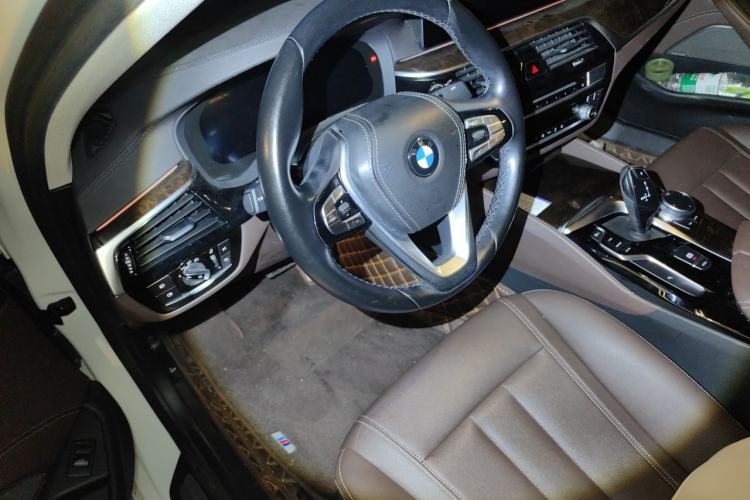 Used BMW 5 Series 2019 525Li Luxury Package Steering Wheel