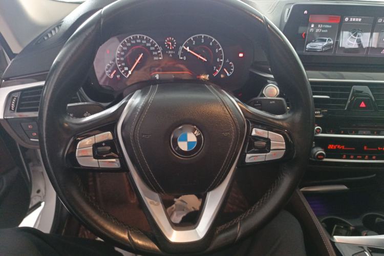 Used BMW 5 Series 2019 525Li Luxury Package Steering Wheel