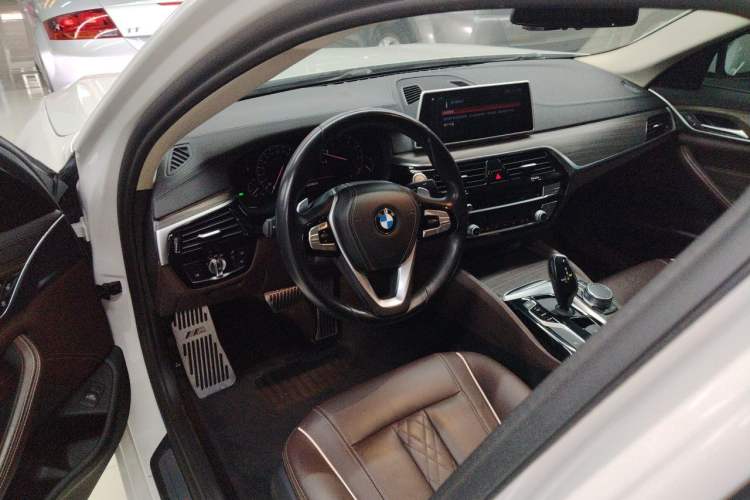 Used BMW 5 Series 2019 530Li xDrive Luxury Package Steering Wheel