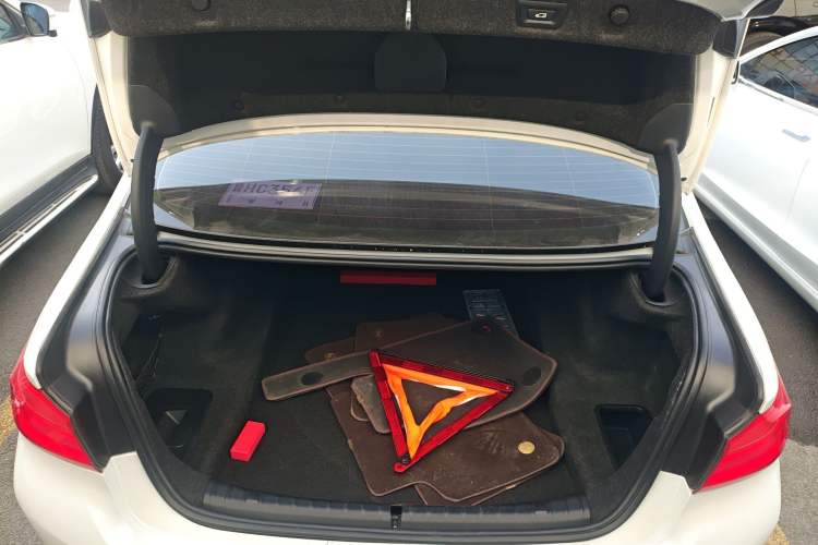 Used BMW 5 Series 2019 525Li Luxury Package Trunk