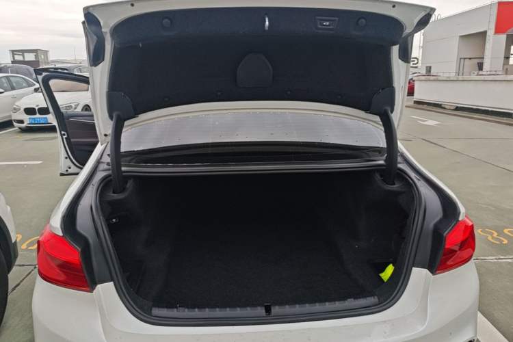 Used BMW 5 Series 2019 525Li M Sport Package Trunk