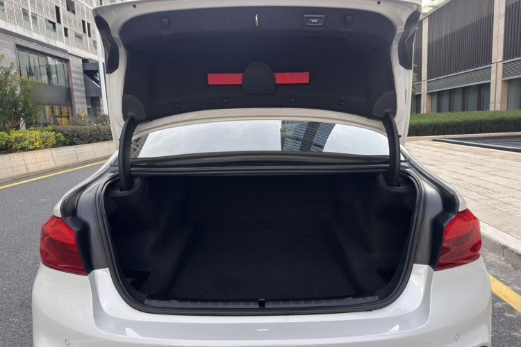 Used BMW 5 Series 2019 Facelifted 530Li Leading Edition M Sport Package Trunk